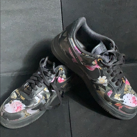 nike black floral